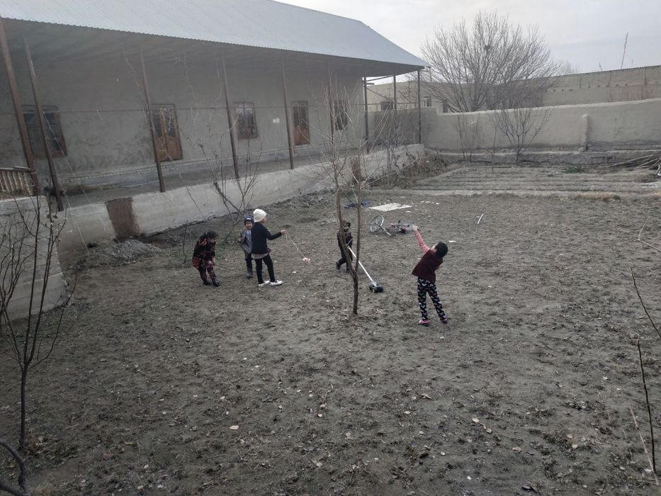 Shofirkon tumani Oybek koʻchasida yadhash uchun tayyor uy sotiladi