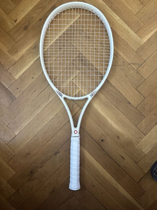 Тенис ракера от високомодулен графит