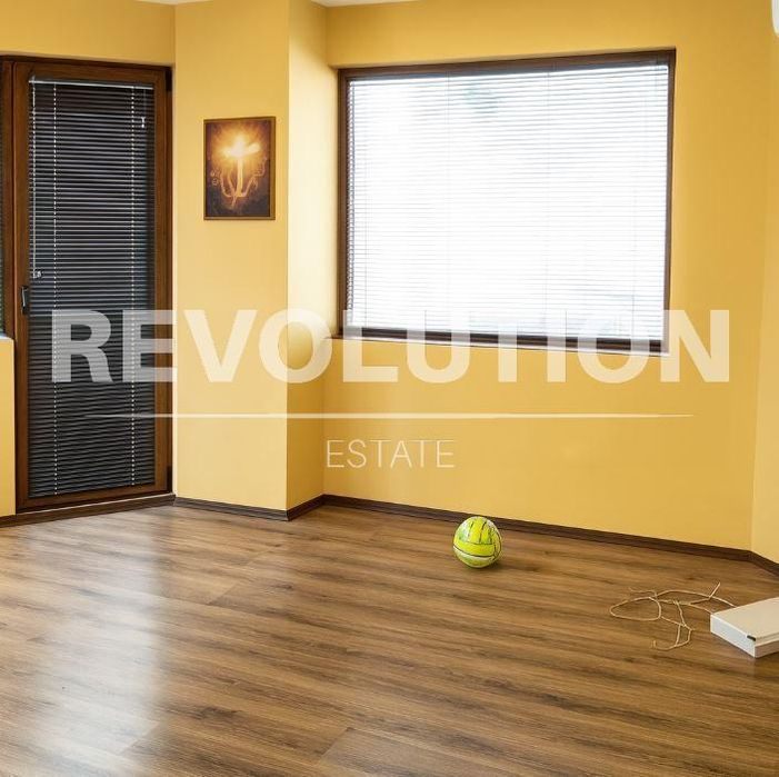 Дава се под наем Тристаен апартамент в Варна, Бриз - 95 кв.м за 650 € - Снимка #1