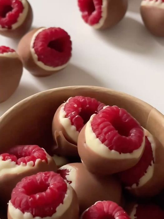 Клубника шоколаде