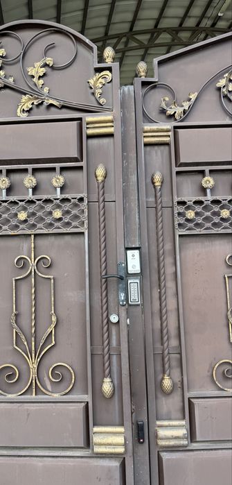 Ворота распашные для дома