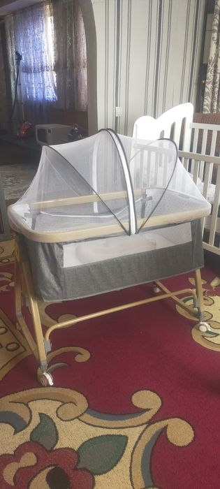 Продам манежку для новорожденных
