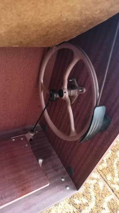 Продам швейную машинку "Подольск"