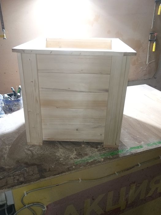 Продавам дървени кашпи