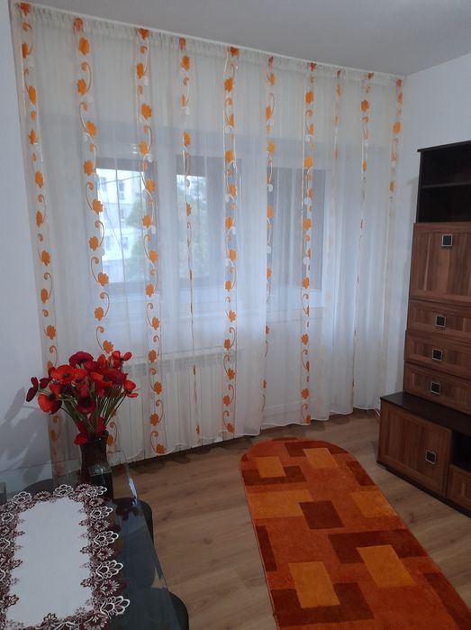 Proprietar, închiriez garsonieră