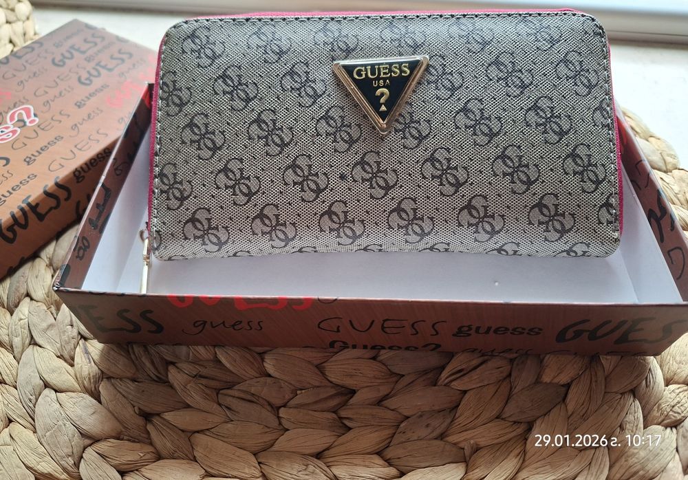 Дамски портмоне Guess