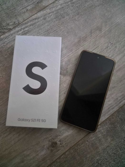 Продам б/у Samsung s21fe