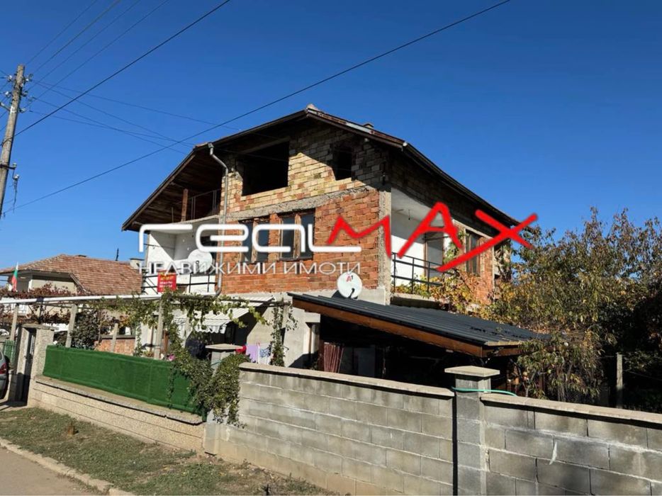 Продава етаж от къща в с. Бузовград, общ. Казанлък