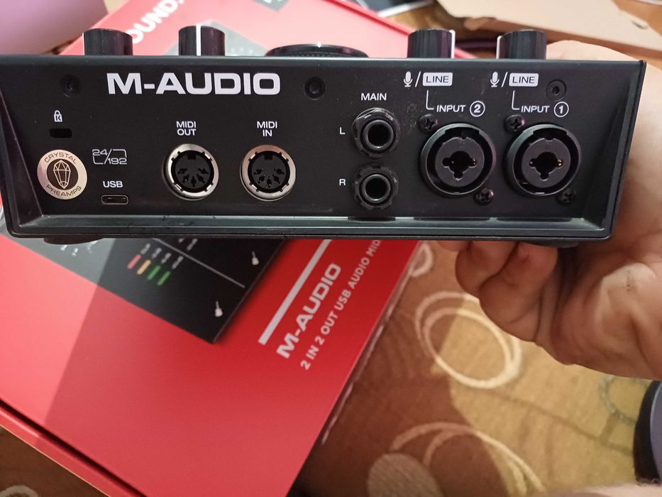 Microfon pentru studio,placa de sunet