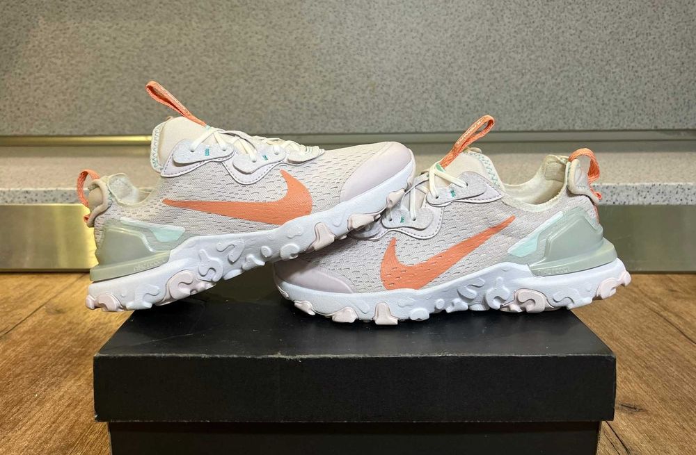 ОРИГИНАЛНИ *** Nike React Vision / Light Violet-White
