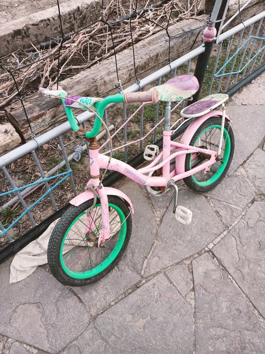 Детский коляска и велосипед