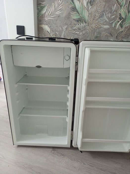 Холодильник DAUSCHER DRF-090DFBL в ретростиле, чёрный