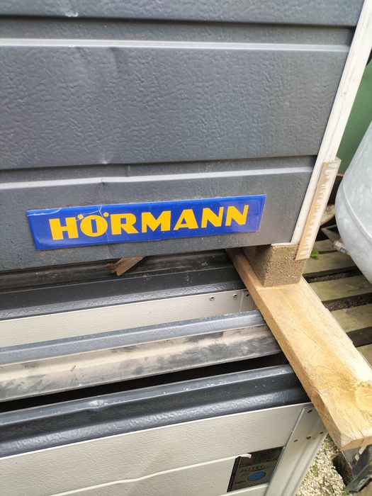 Uși sectionale de hale