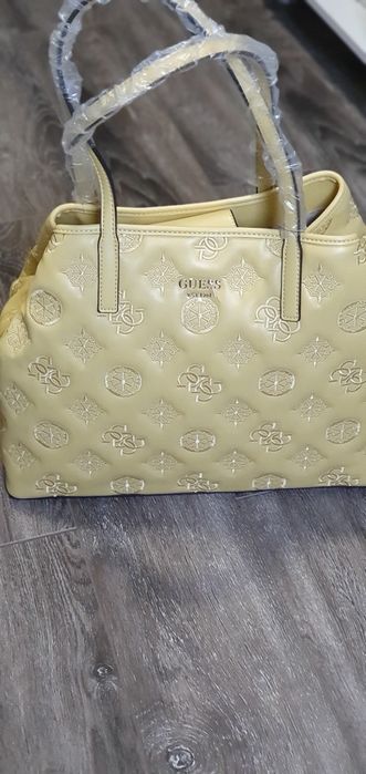 Geanta Guess, noua cu etichetă