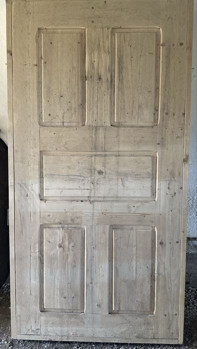 Дверь деревянный некрашенный