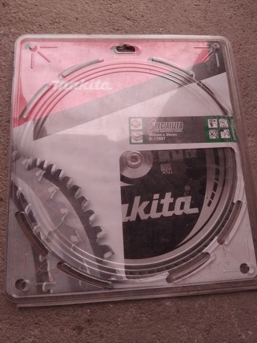 Disc Makita 355mm pentru panouri sandwich.