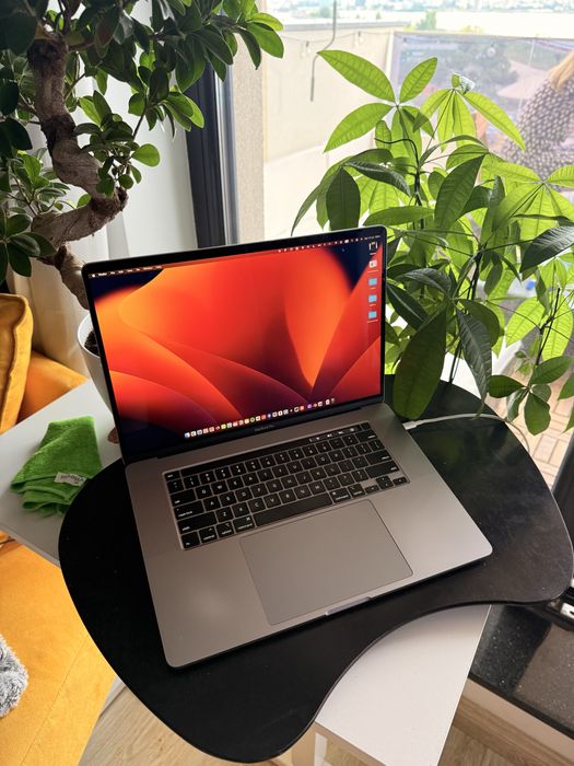 Macbook Pro 16 i9 16GB 1TB touchbar