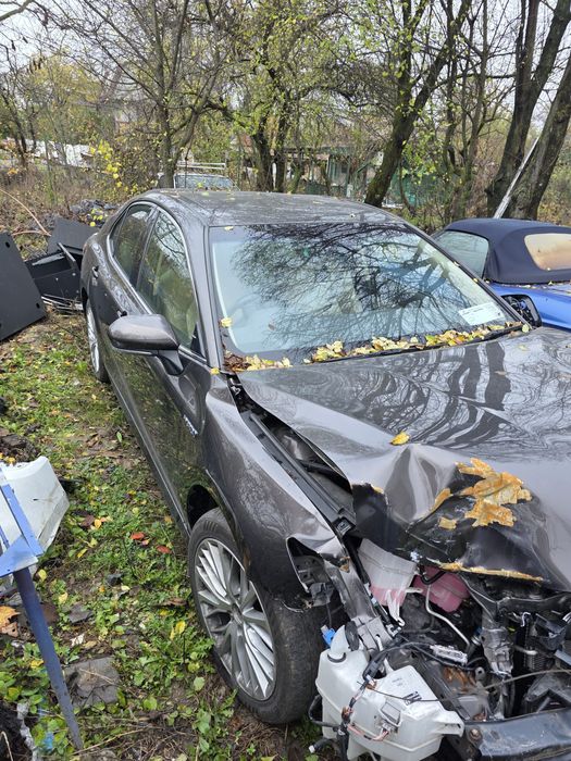 Dezmembrez Toyota Camry 2021.