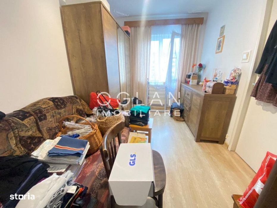 Apartament 3 camere, etaj 2, strada Semaforului