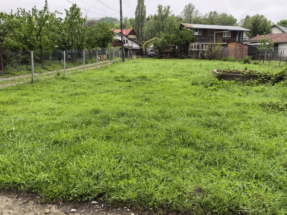 Vând teren situat în Breaza