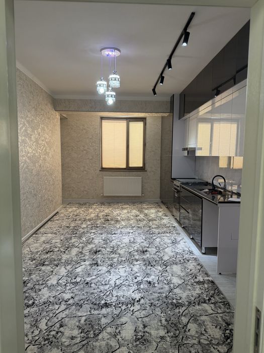 Бухоро шахар марказида 3 хонали люкс таъмирланган квартира сотилади