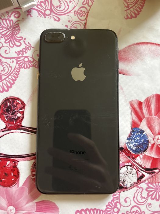 ПРОДАМ АЙФОН 8+ в хорошем состоянии