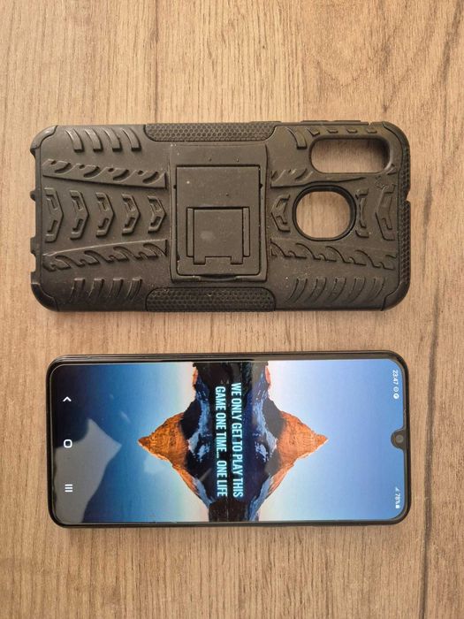 Samsung Galaxy A40 - запазен и напълно работещ