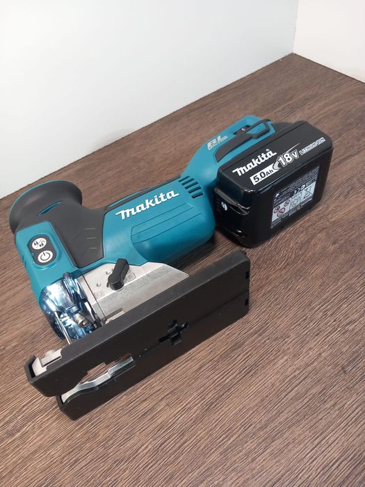 Vând fierăstrău pendular Makita DJV181