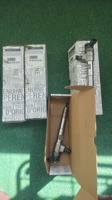 Vand injectoare  si pompa injectie dacia renault1.5dci