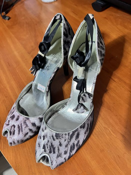 Продаю туфли новые