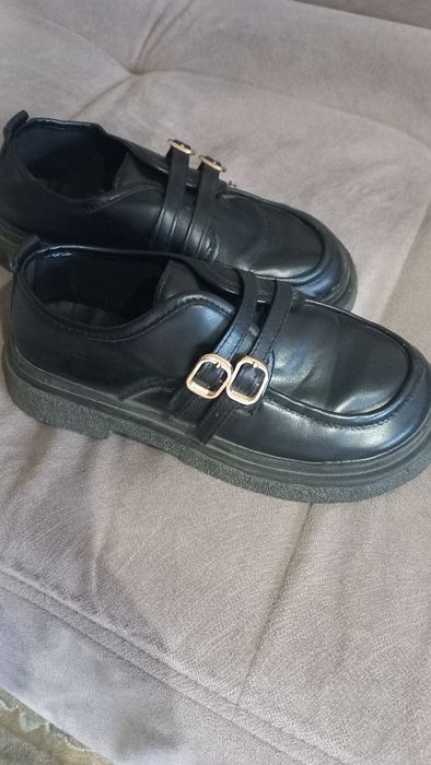 Отдам ботинки 36 размер