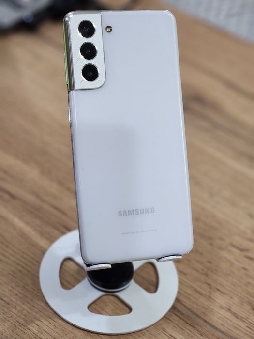 Samsung S21 в идеальном состоянии