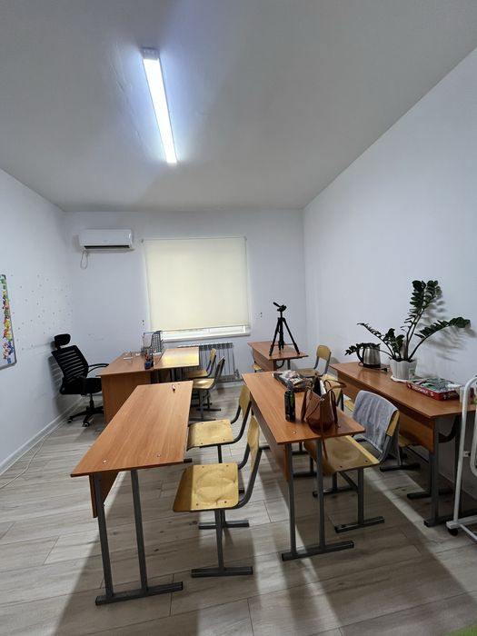 Продается 5 парт, 12 стульев, 1 шкаф, 1 парта учителя