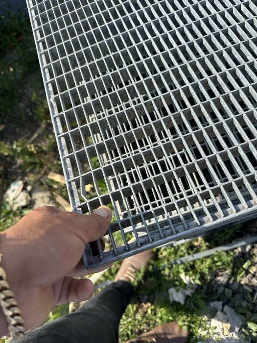 gratare zincate sau trepte zincate
