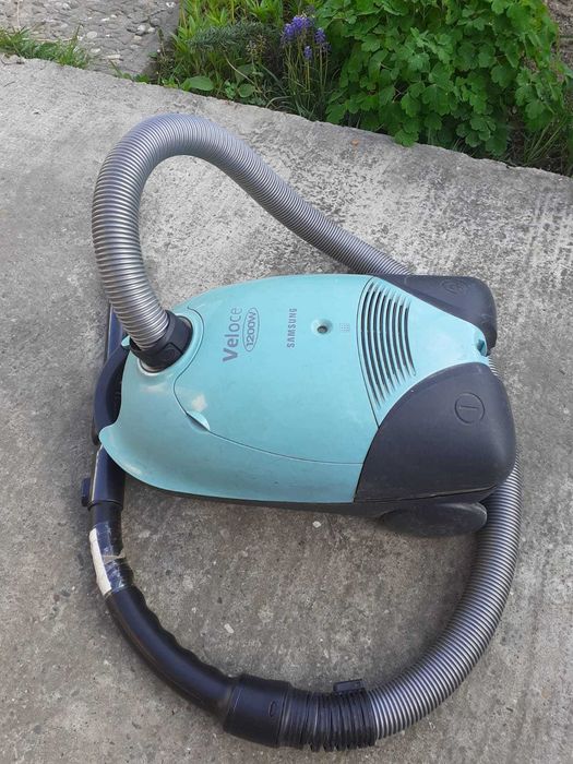 Vând aspirator Samsung