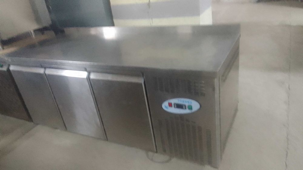 Стол холодильник, стол холодильник с рабочей зоной , оборудование.