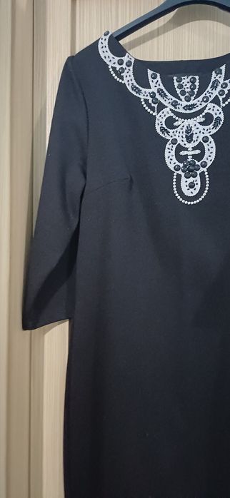 Vand rochie neagra marimea 40 din matwrial foarte confortabil /placut
