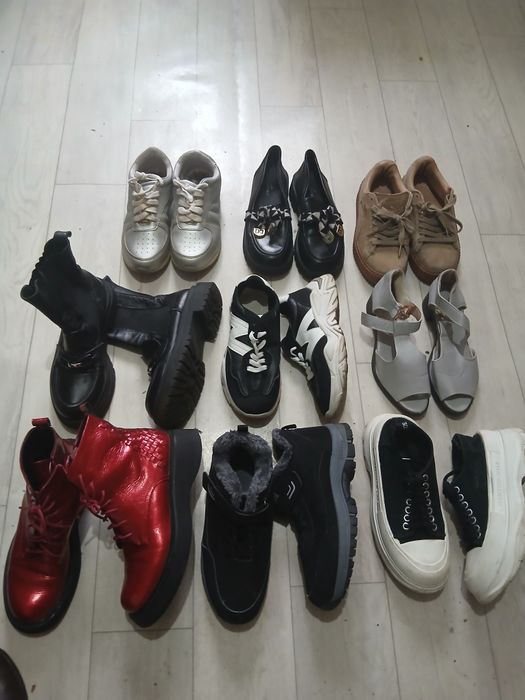 Продам листаем много обуви