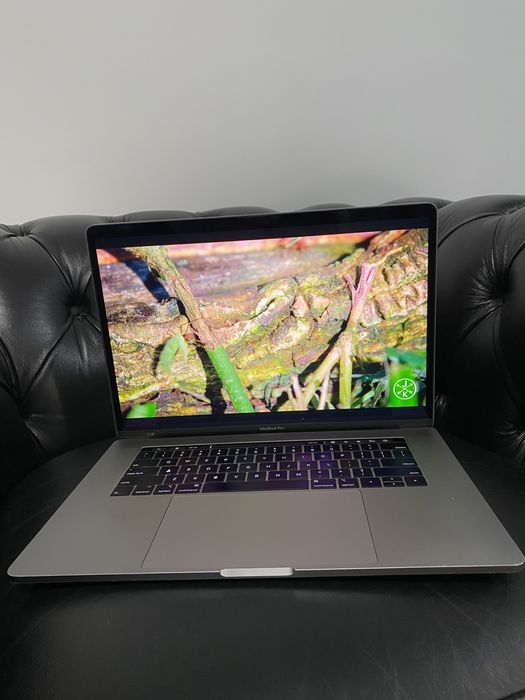MacBook Pro 14-inch/ Intel Core i7 / 16 Gb RAM / 512 Gb/Space Gray/Bun