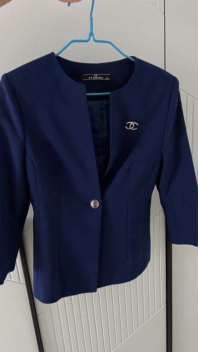 Продам пиджак синий короткий