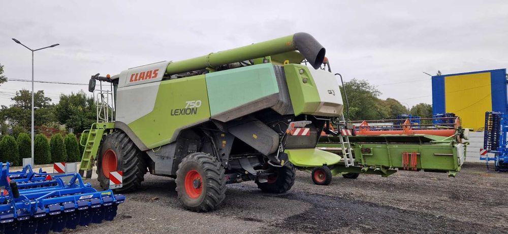 Combina CLAAS LEXION 750 APS HYBRID + Cornspeed 8 randuri  An 2014