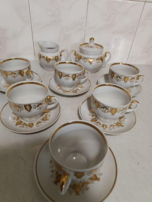 Продам фарфоровый сервиз