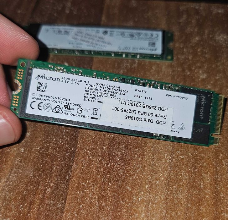 [NOU] Stocare SSD HDD 256GB - Micron 2200 / Kioxia