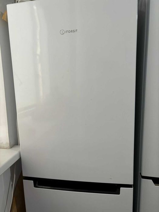 продам холодильник Индезит