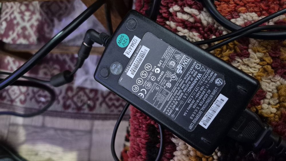 Настолен компютър с монитор 17 инча подходящ за филми, интернет, музик