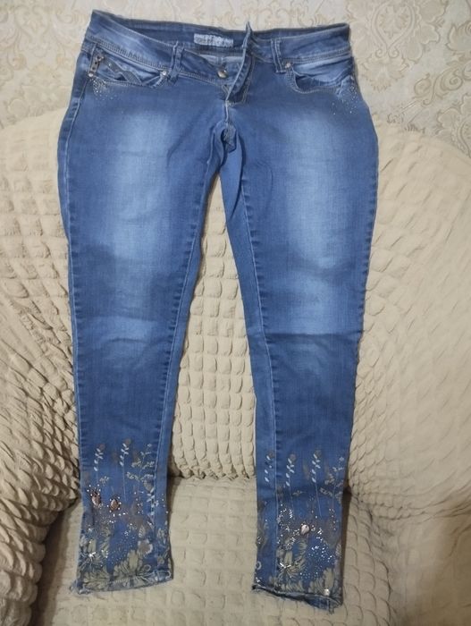 Продам  джинсы новые