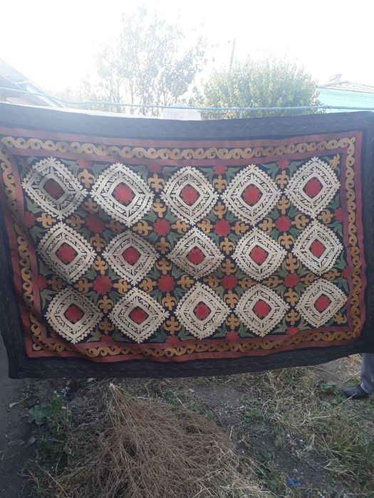 Продаётся старинное сузане.