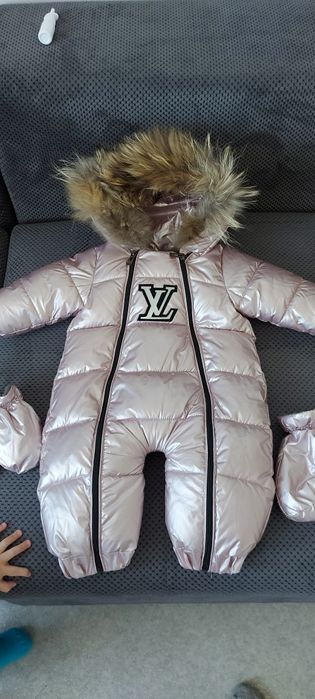 Продам зимний комбинезон детский