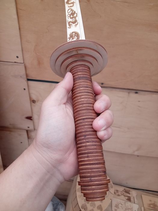 Игрушечный деревянный меч