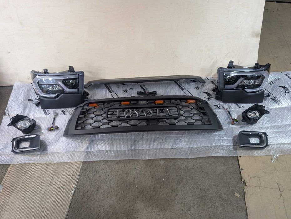 решетка радиатора Тойота Сиквоя